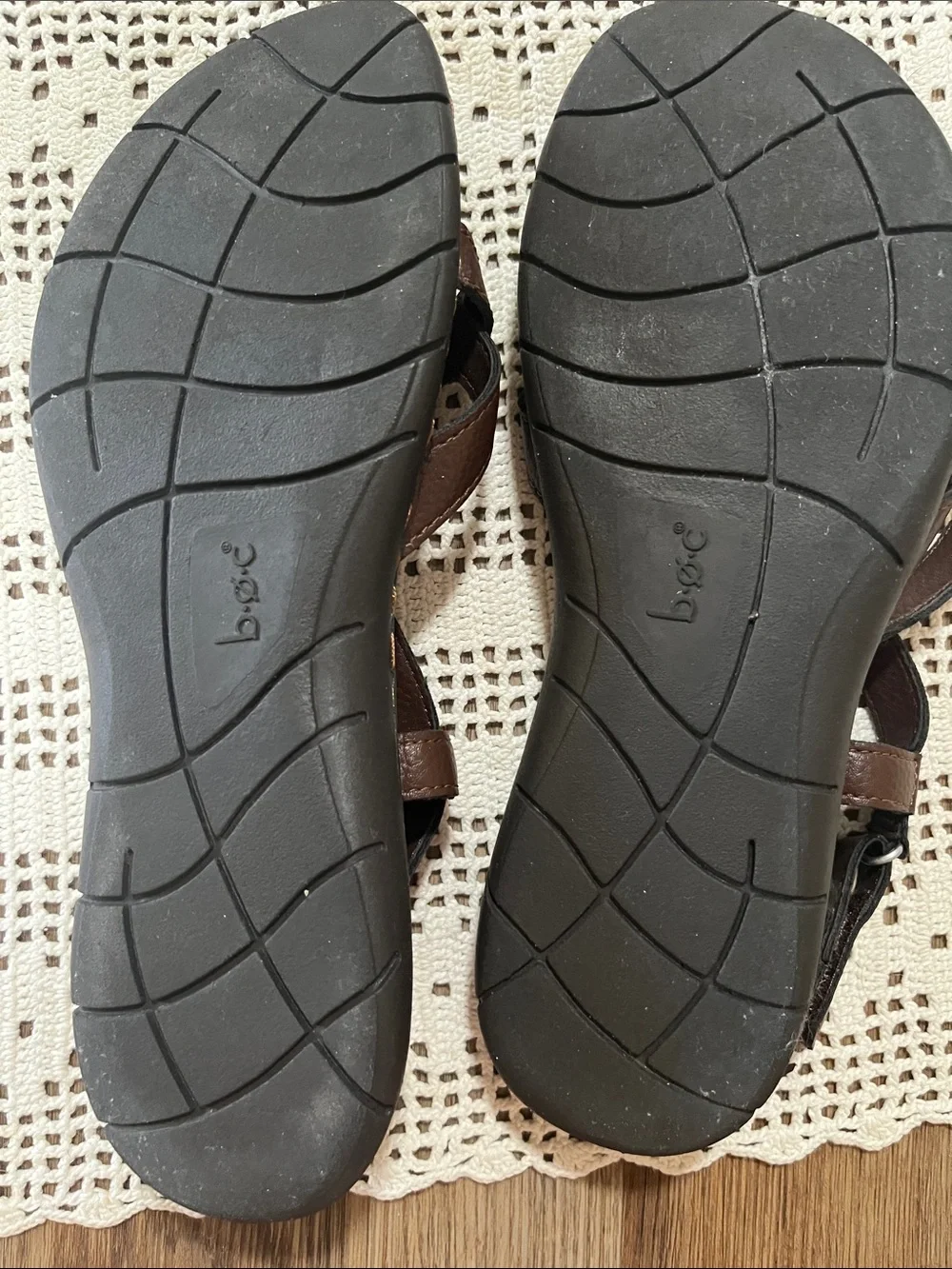 b.o.c. Brown Leather-Look Crossover Strap Sandals women’s size 8